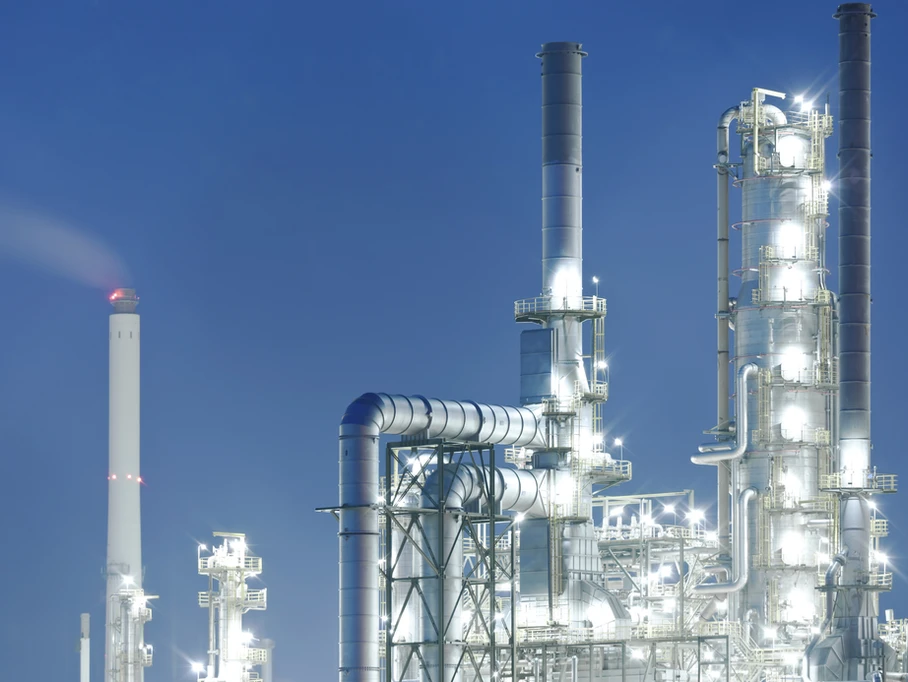 Ammonia production facility representing the challenge of decarbonising a carbon-intensive industrial process