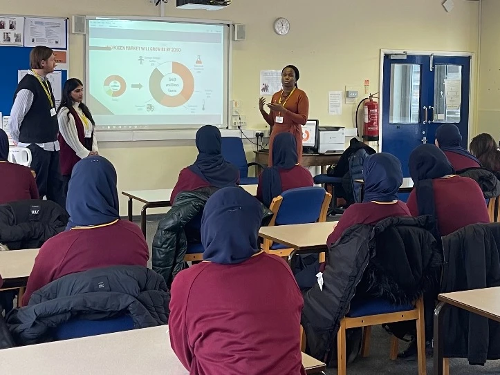 Supercritical engineers visiting Ellen Wilkinson School for Girls during Hydrogen Week UK 2023