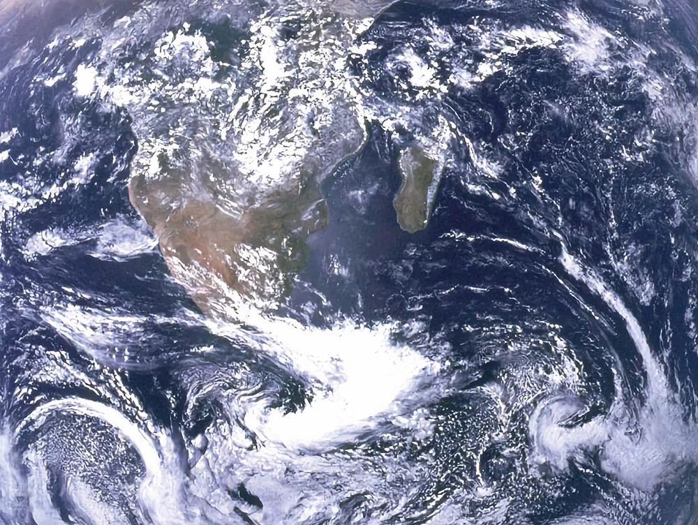 Global view representing the scale of the climate challenge and the opportunity for green hydrogen
